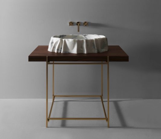 Waschbecken wie in Samt gehüllt