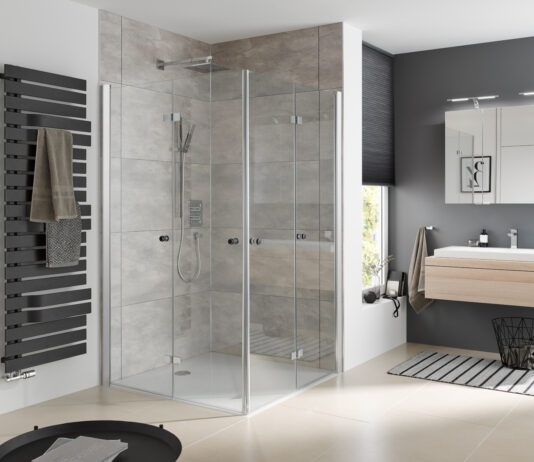 Elegantes Duscherlebnis mit viel Platz auf wenig Raum