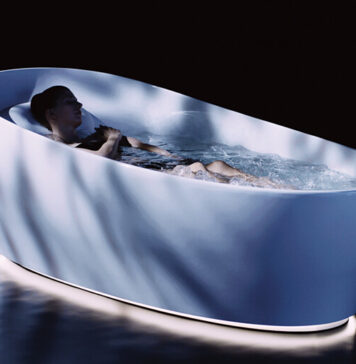 Schwereloses Baden in der Floating Badewanne