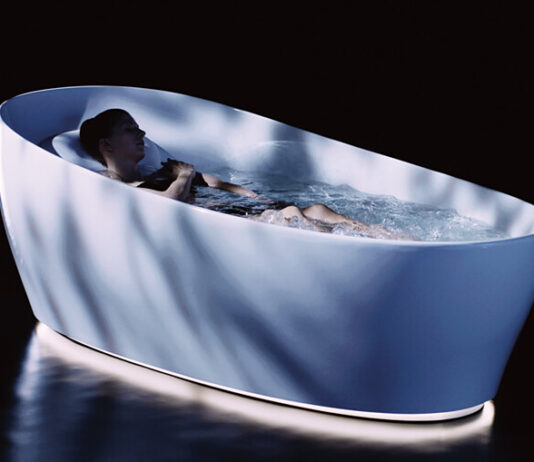 Schwereloses Baden in der Floating Badewanne