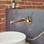 Trendfarbton Kupfer im Badezimmer